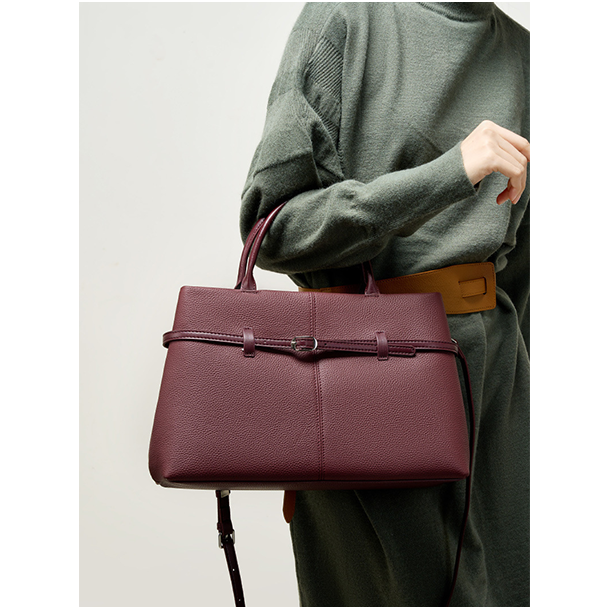 Classic Black Tote with Sleek Design - Leather Bag 023