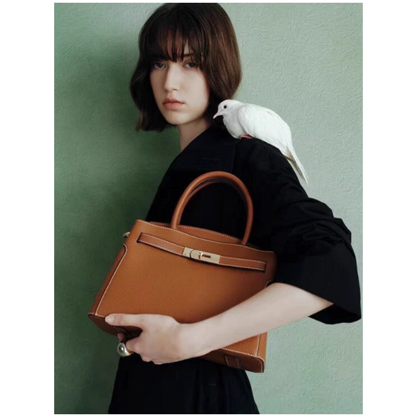 Luxury Black Leather Handbag with Lock - Lilia