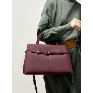 Classic Black Tote with Sleek Design - Leather Bag 023